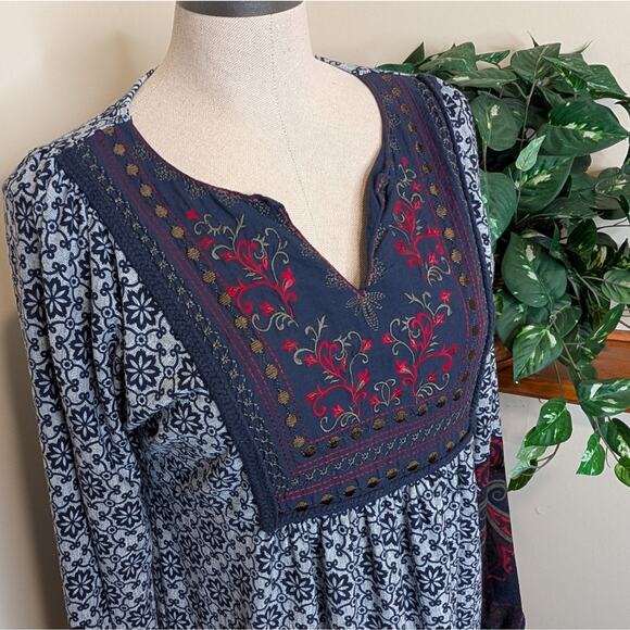 Sahalie Embroidered Dress Size Medium - Picture 2 of 5